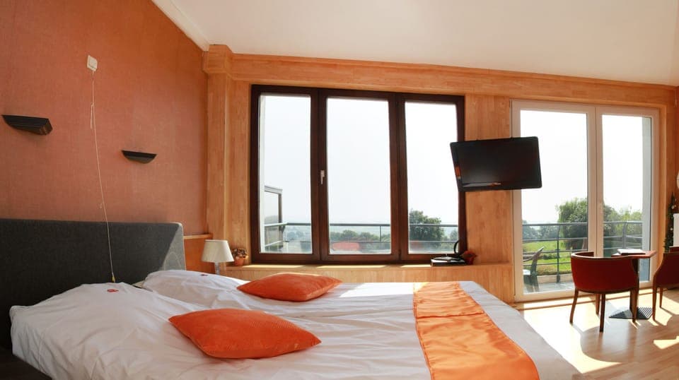 Double Room | Minibar, in-room safe, free WiFi, bed sheets