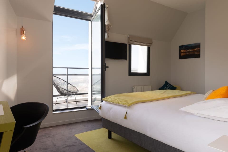 VIP | In-room safe, desk, iron/ironing board, free WiFi