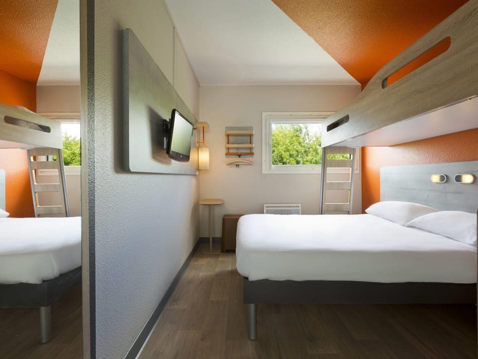 Classic Room, Multiple Beds | Desk, blackout drapes, soundproofing, free cribs/infant beds