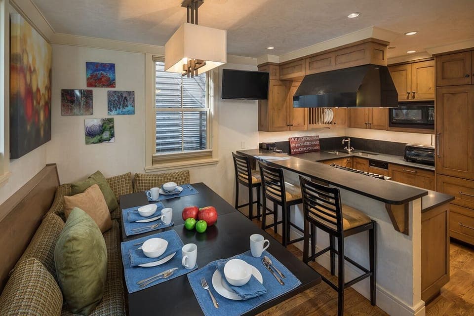 36-Telluride-River-Bliss-Lockoff-Dining-v12.jpg