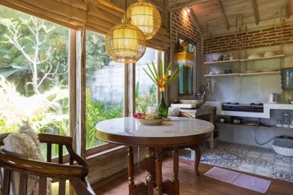 Traditional Bungalow, 1 King Bed, Garden View | In-room safe, desk, free WiFi, bed sheets