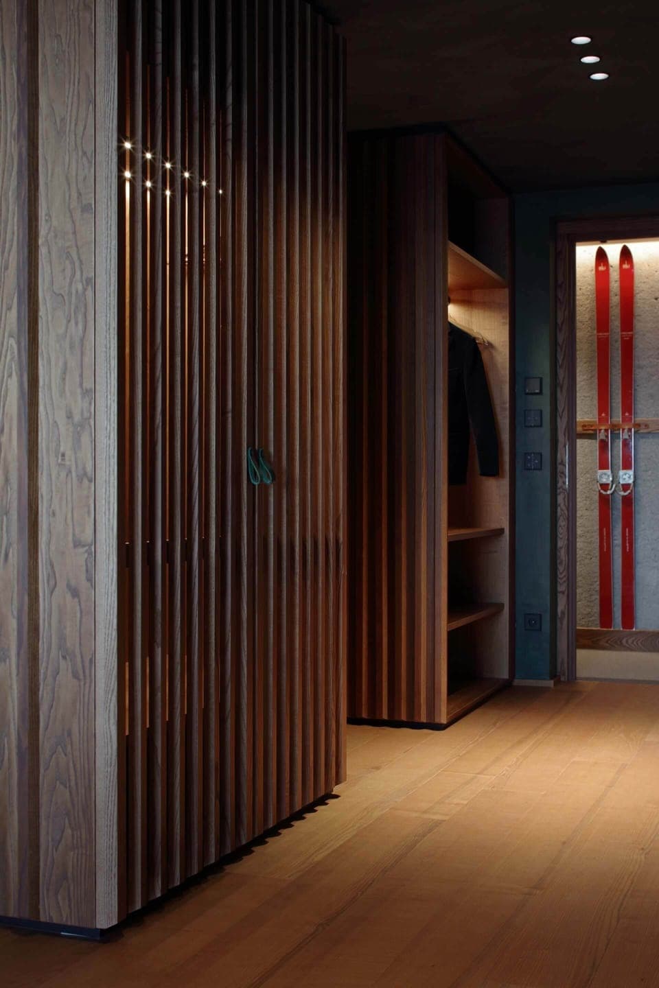 Comfort Suite, 1 King Bed, Mountain View | Hypo-allergenic bedding, in-room safe, free WiFi, bed sheets