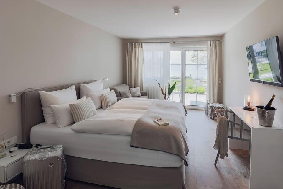 Comfort-Doppelzimmer Seeseite | In-room safe, free WiFi, bed sheets