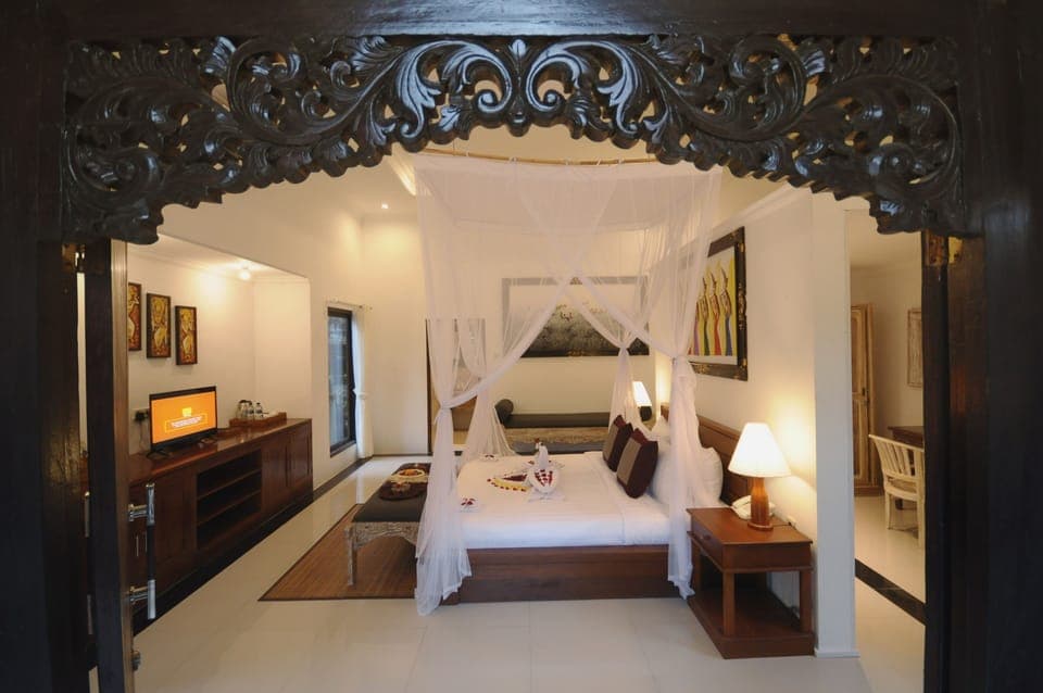 Signature Villa, 1 King Bed, Terrace, Pool View | 1 bedroom, in-room safe, individually decorated, individually furnished