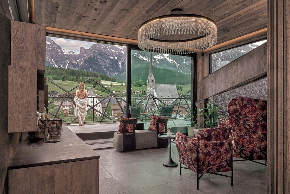 Couples treatment rooms, sauna, hot tub, steam room, body treatments