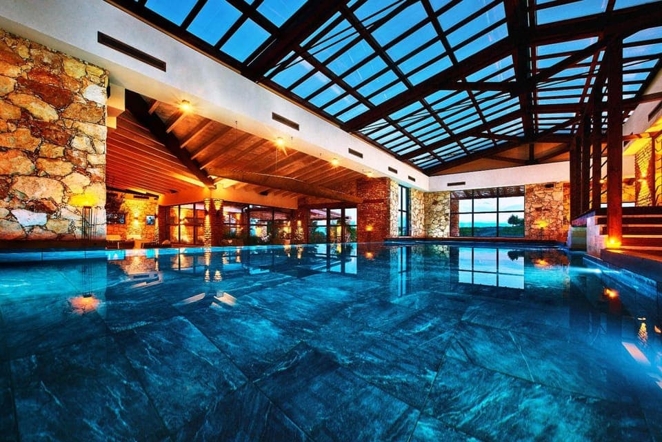 3 indoor pools, outdoor pool, sun loungers