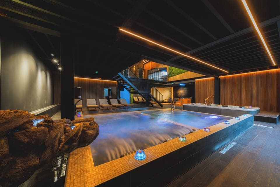 Sauna, hot tub, Turkish bath, body treatments, body wraps, body scrubs