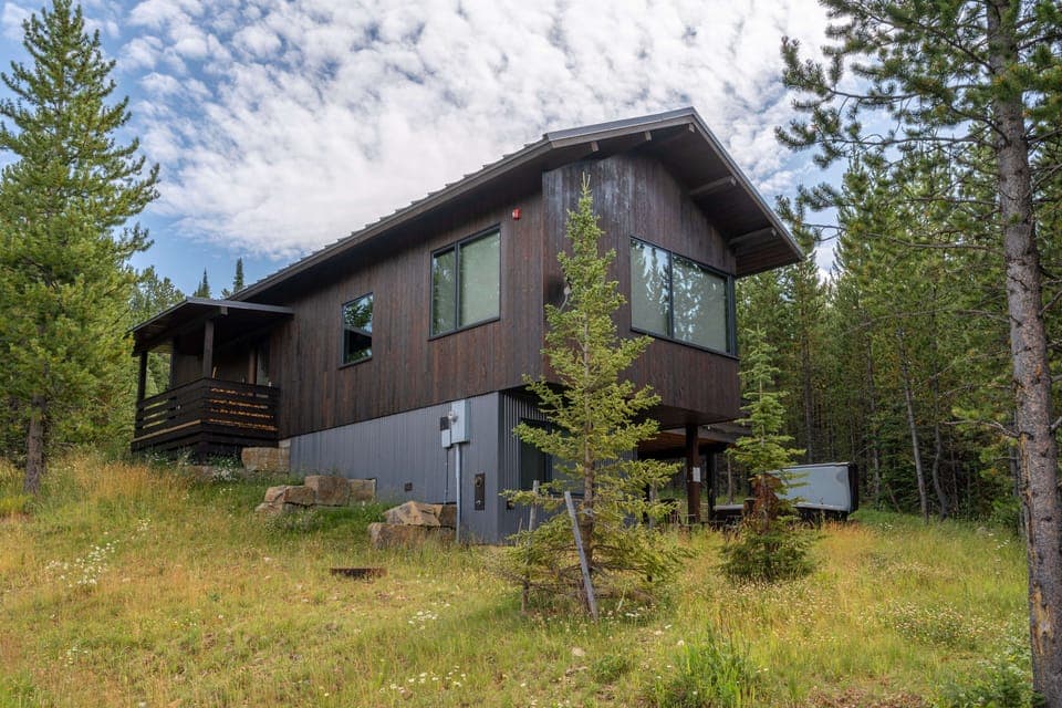 Lake Cabin 26 - Exterior 1