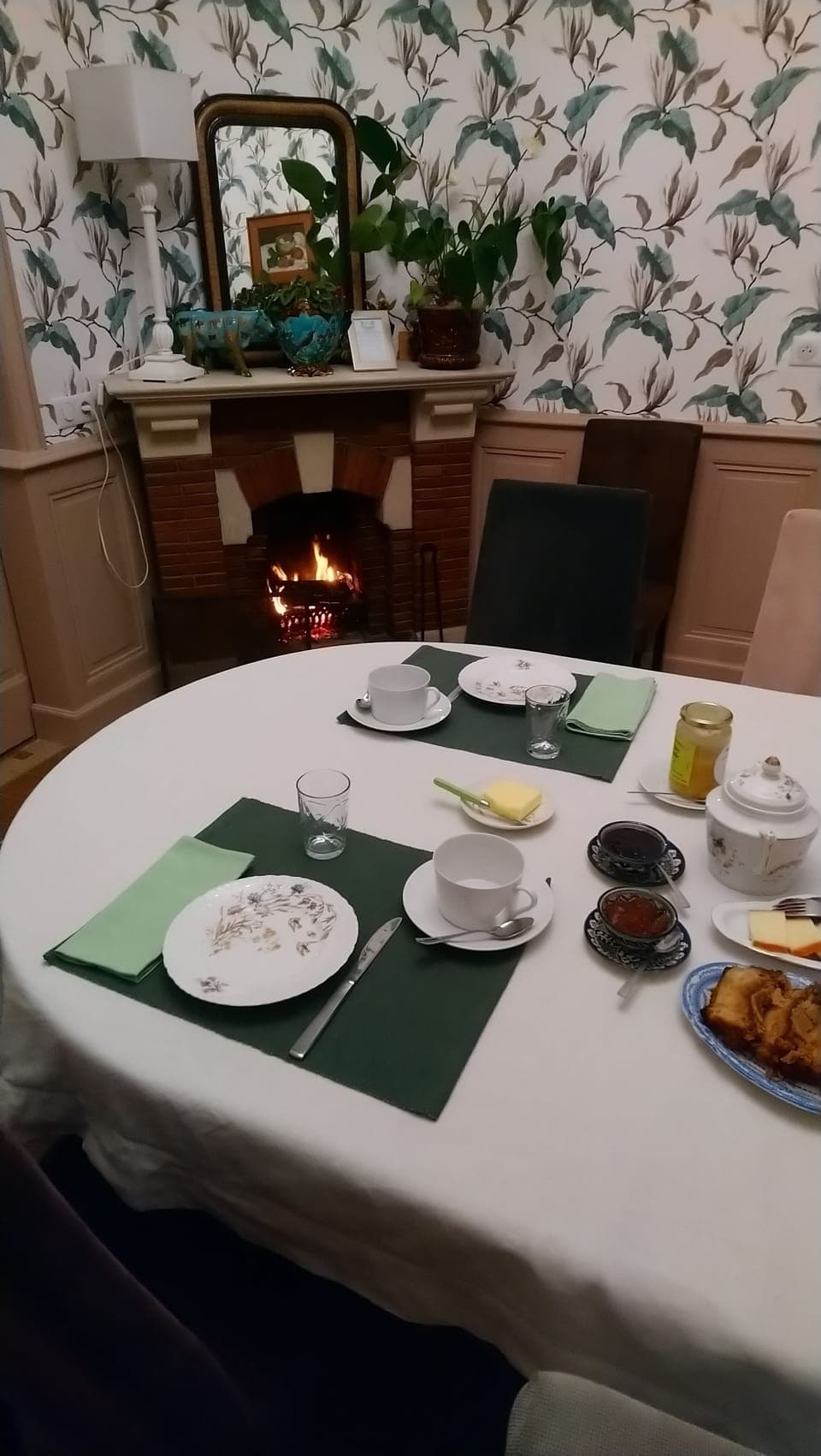 Free daily continental breakfast