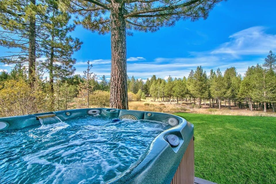 - Soak in the private hot tub while enjoying peaceful forest views  
- Relax with bubbling jets after a day of outdoor adventures  
- Scenic retreat with fresh air and endless nature surrounding