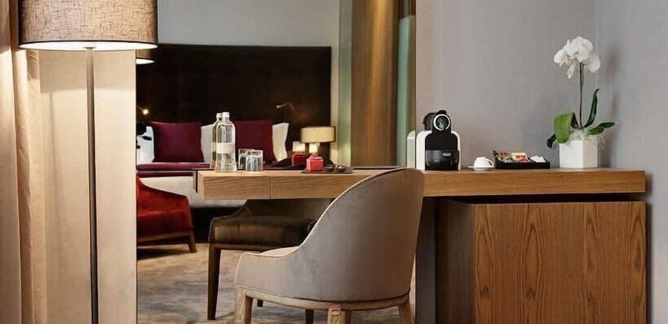 Comfort Double Room | Down comforters, in-room safe, laptop workspace, soundproofing