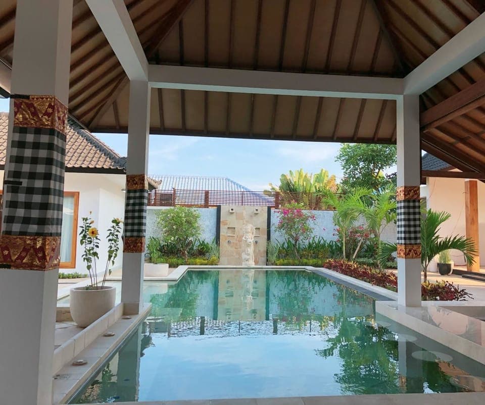 Outdoor pool, sun loungers