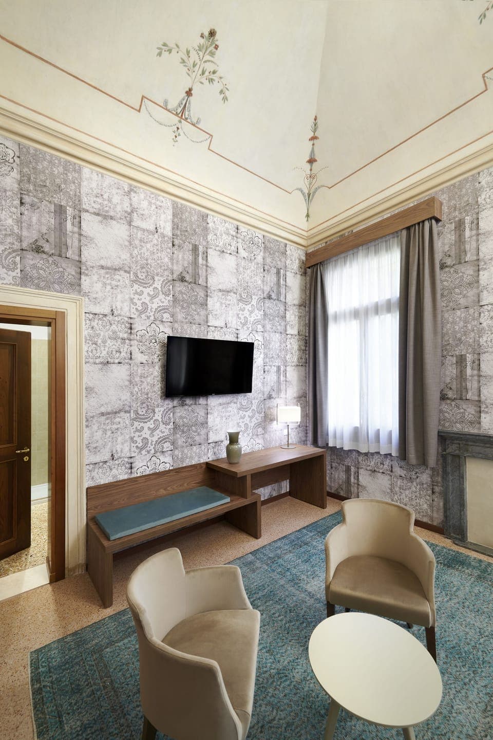 Superior Room | Minibar, in-room safe, desk, cribs/infant beds