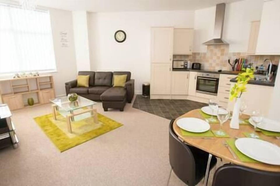 Centrally Located, Luxury 1 Bedroom Apartment in Swindon