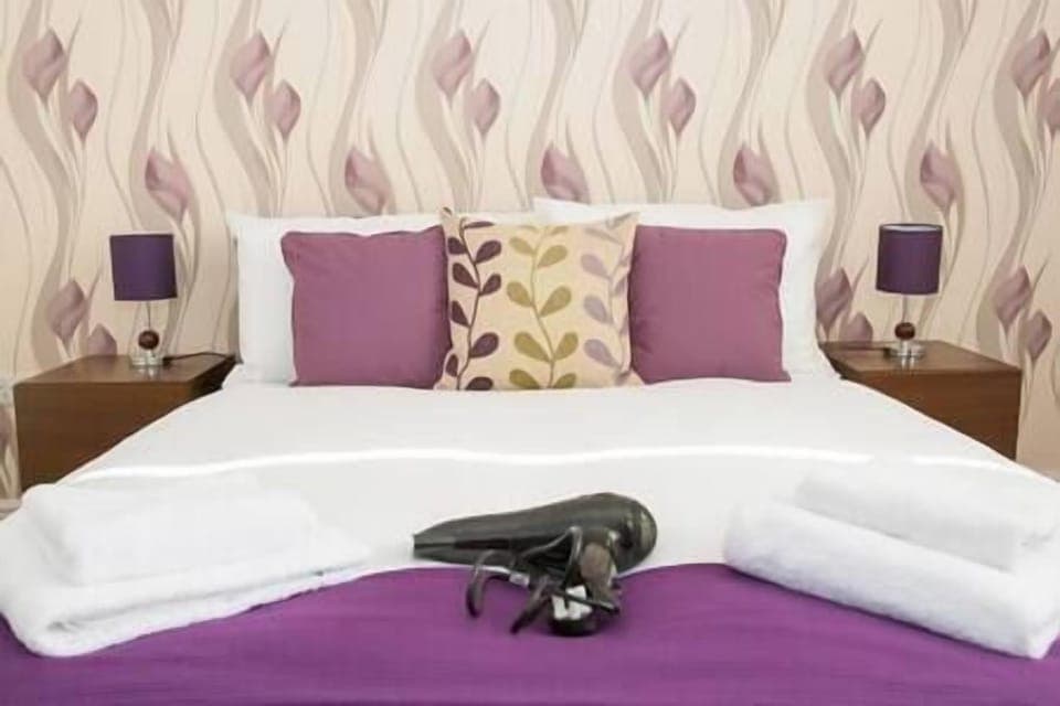 Centrally Located, Luxury 1 Bedroom Apartment in Swindon