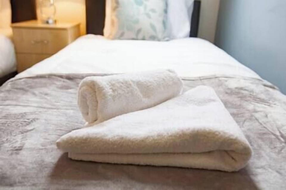 Centrally Located, Luxury Three Bedroom Apartment with En-suite in Swindon