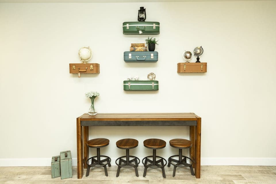 Kitchen seating and decor