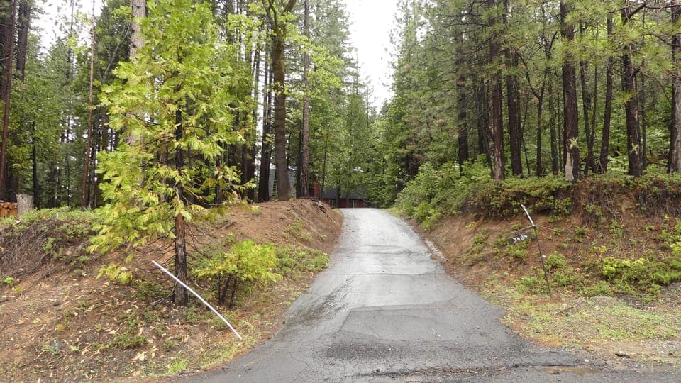 Bigfoot Retreat is just that - hidden from the main road, but on a paved drive.