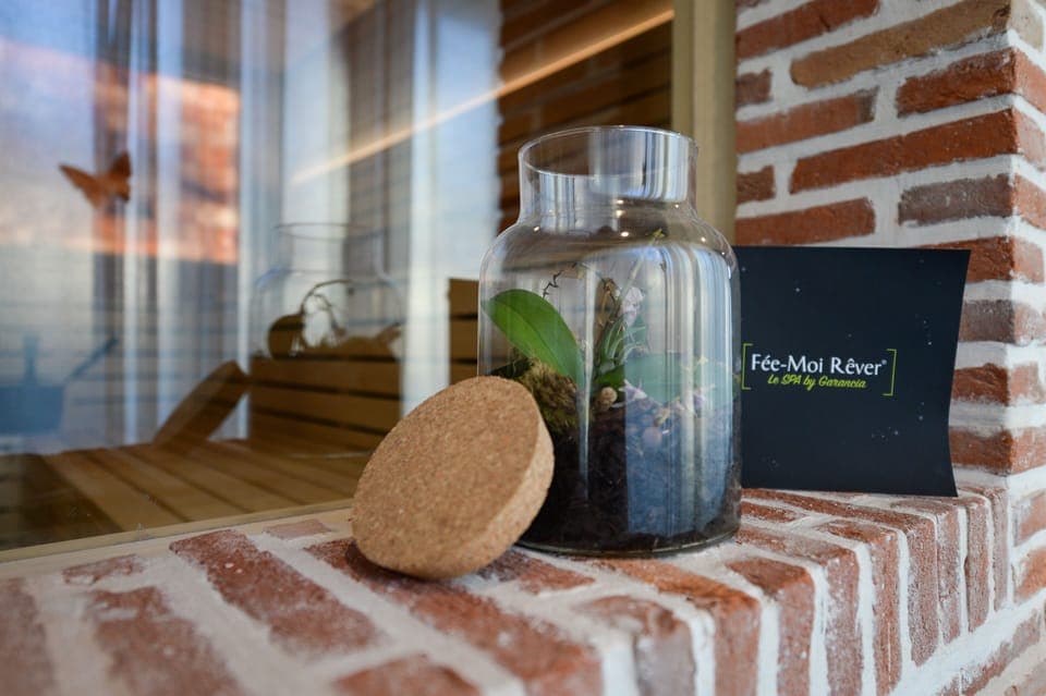 Couples treatment rooms, sauna, hot tub, steam room, body treatments