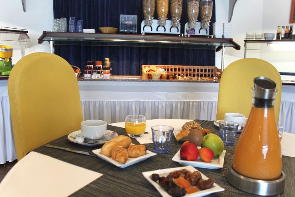 Daily buffet breakfast (EUR 13 per person)