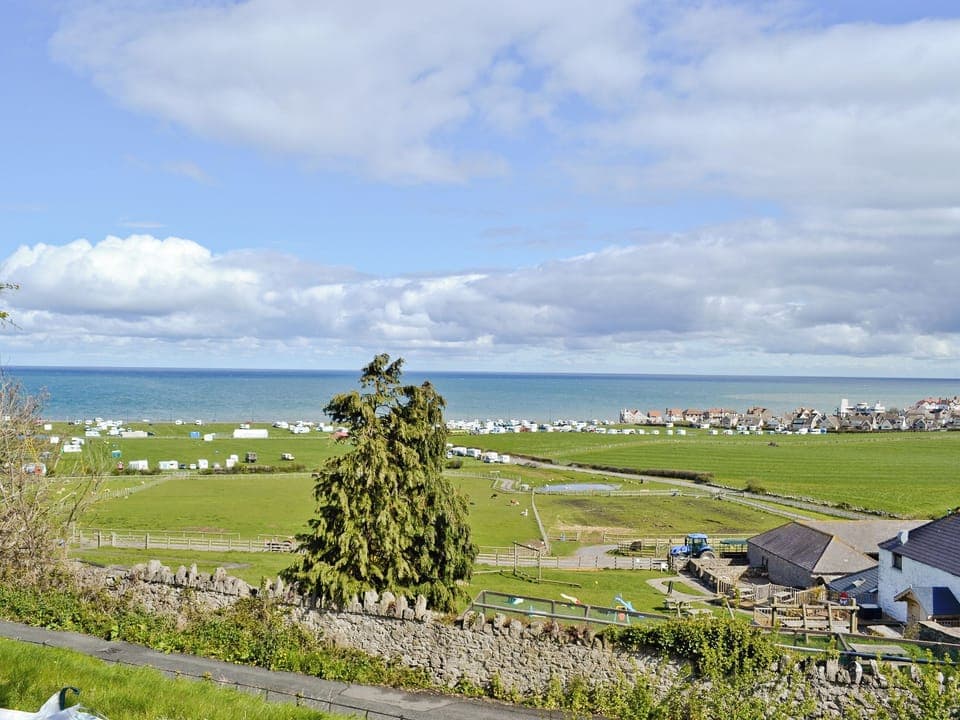 Spectacular sea views | Granary Cottage, Llandudno