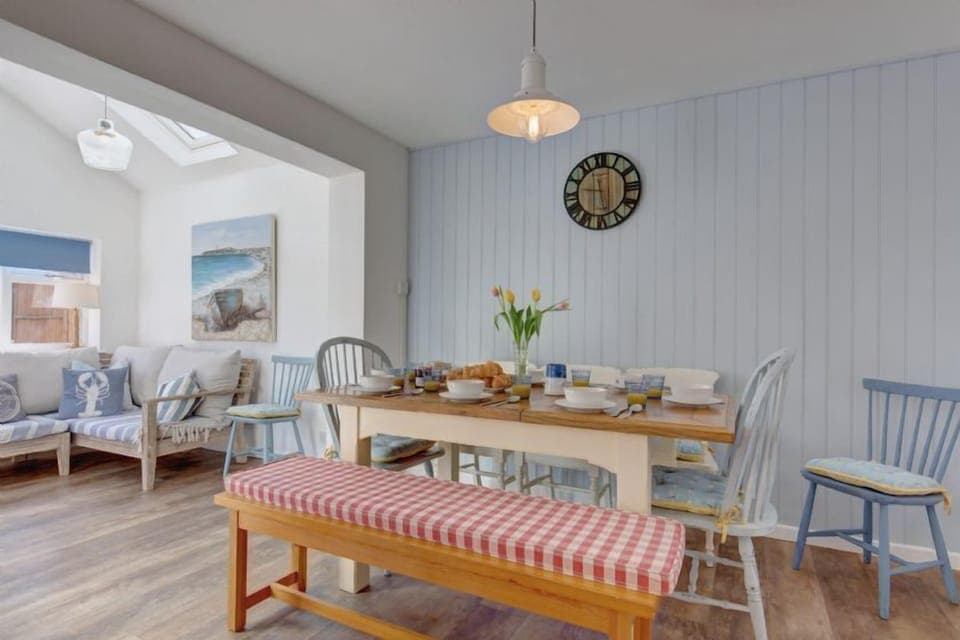 Ground floor: Dining area with seating for eight people