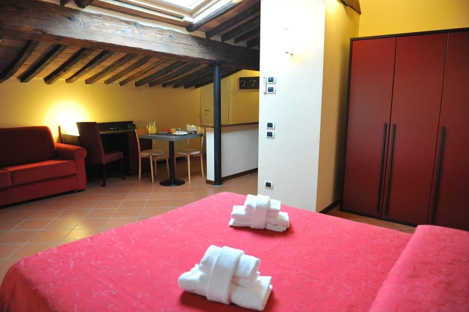 Classic Triple Room, Non Smoking | Select Comfort beds, minibar, desk, free WiFi