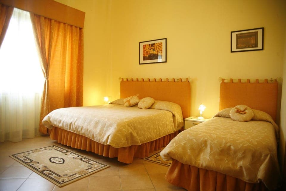 1 bedroom, in-room safe, desk, free cribs/infant beds