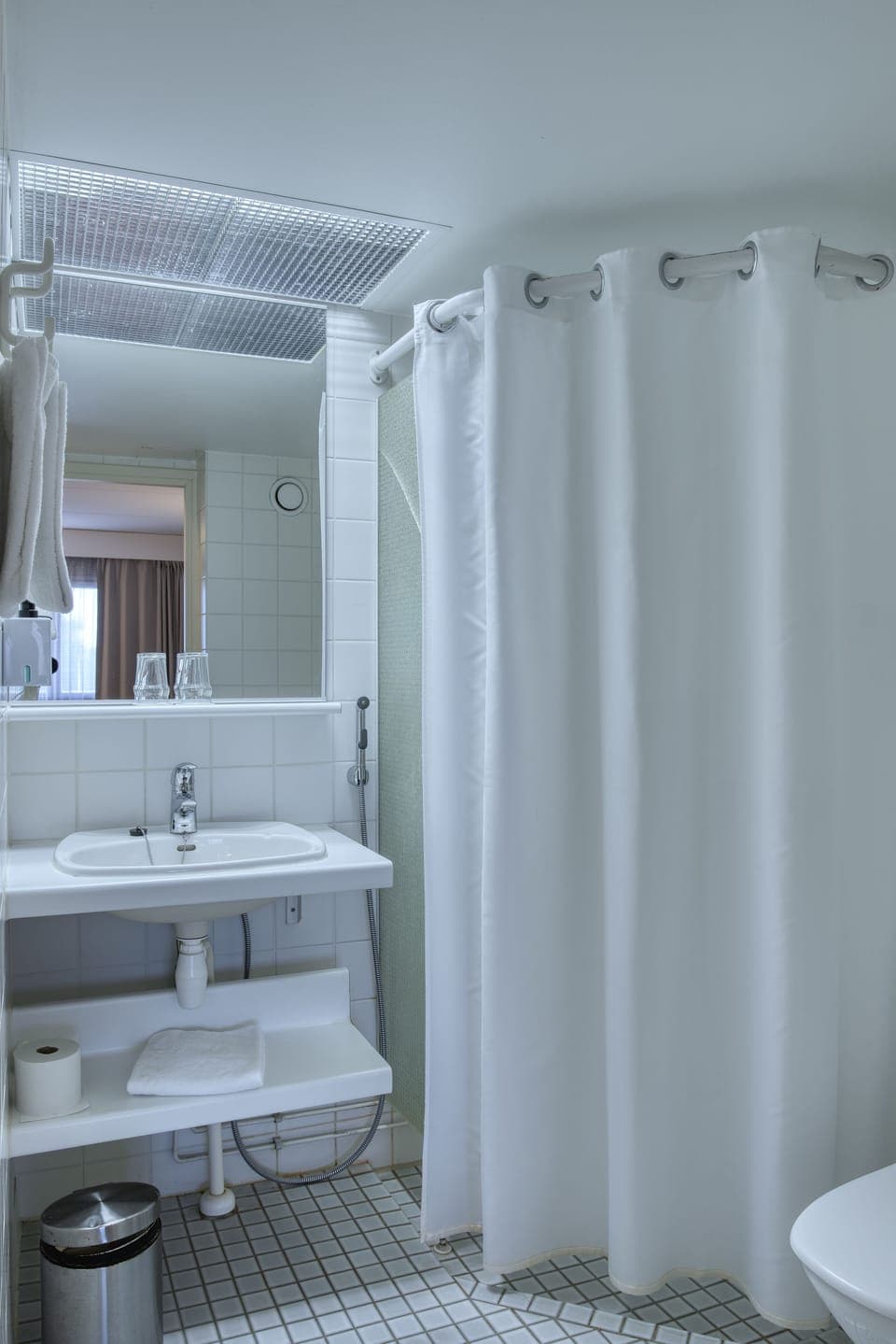 Shower, free toiletries, hair dryer, soap