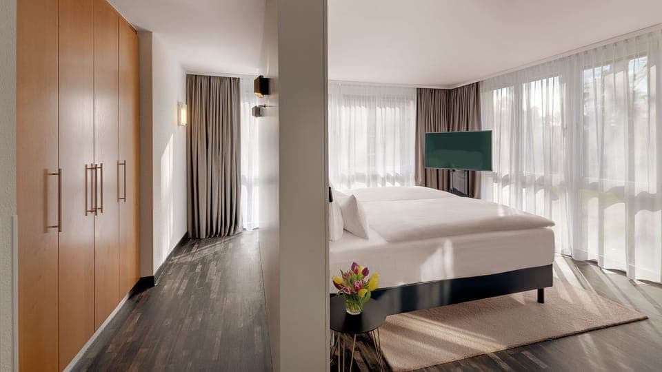 Junior Studio Suite | Hypo-allergenic bedding, desk, laptop workspace, blackout drapes