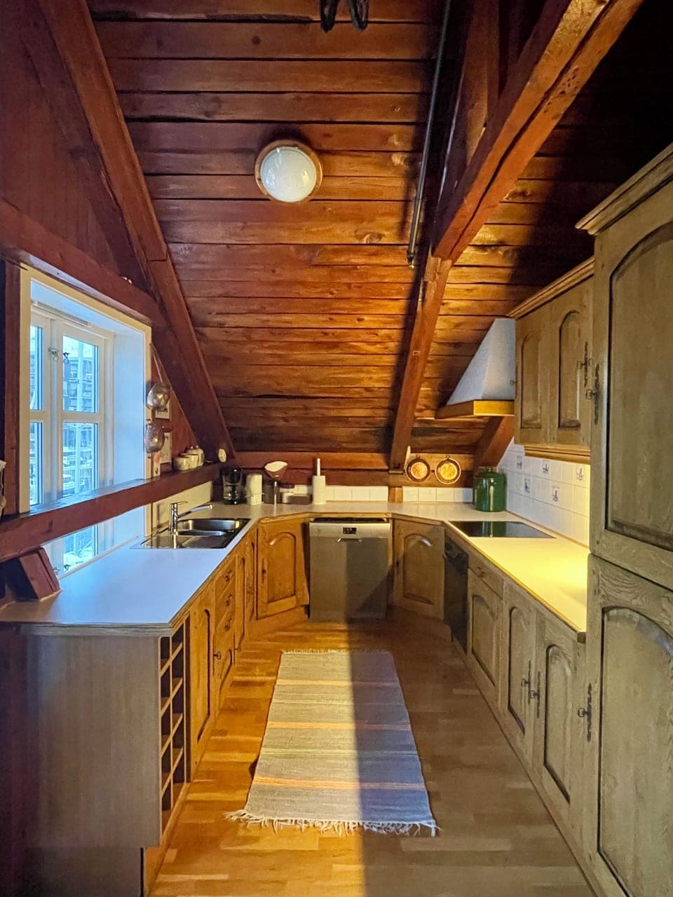 Stor Suite | Private kitchen | Microwave, oven, stovetop, dishwasher