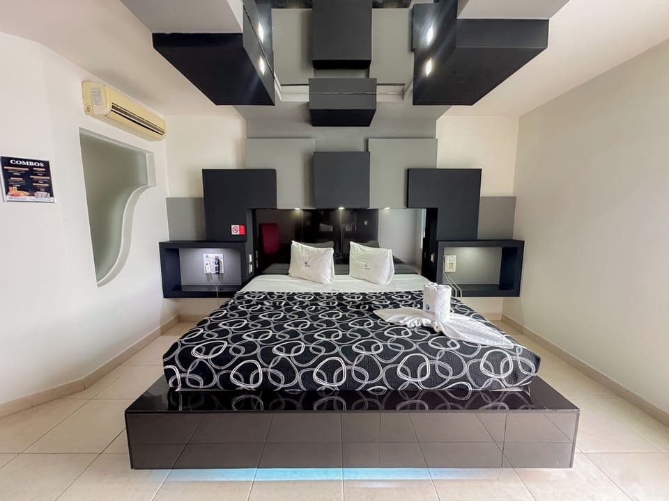 Premium Room | Minibar, iron/ironing board, free WiFi, bed sheets