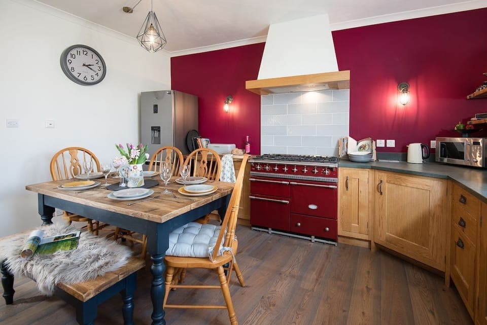Shiloh Cottage  - kitchen dining area with Lacanche range cooker