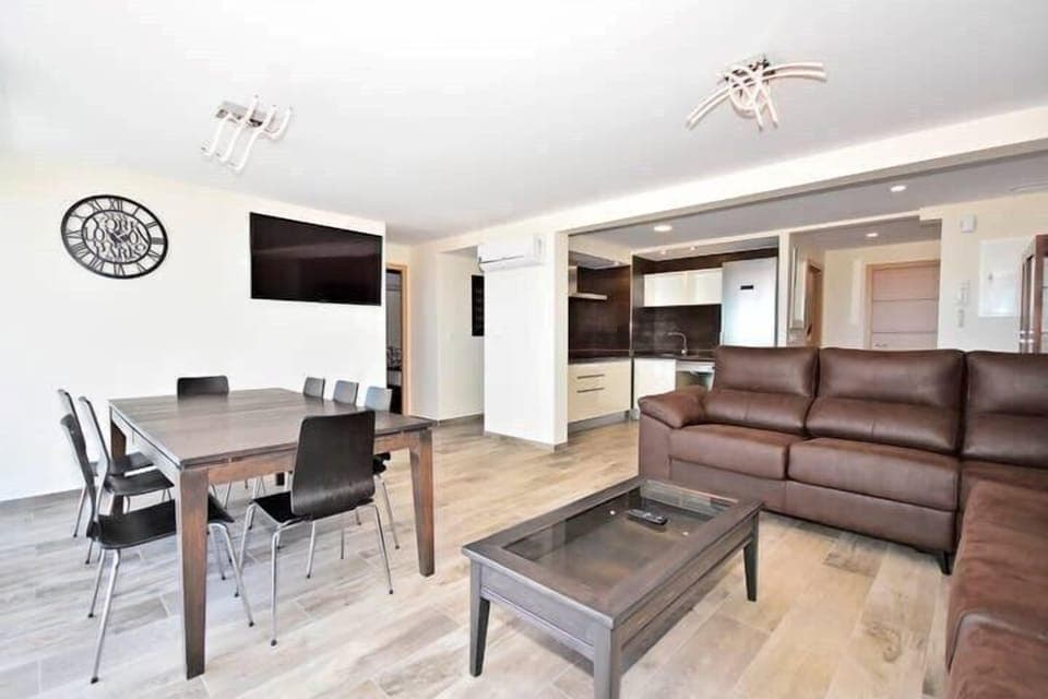 SALON (2)