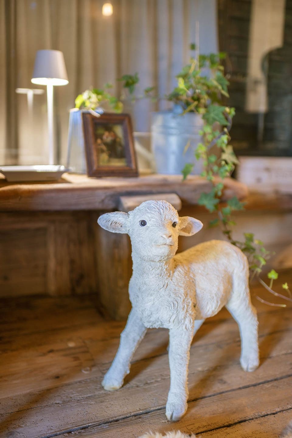 Romantic House, 5 Bedrooms, Balcony, Mountain View | Living area | Smart TV, video-game console, Netflix, DVD player