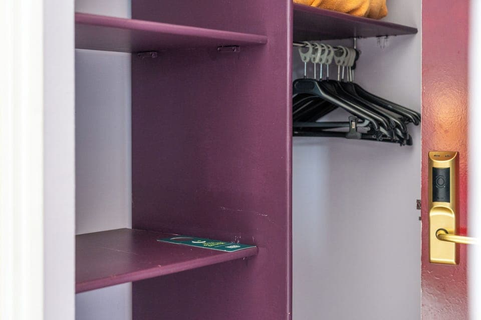 Comfort Twin Room | In-room safe, desk, soundproofing, free WiFi