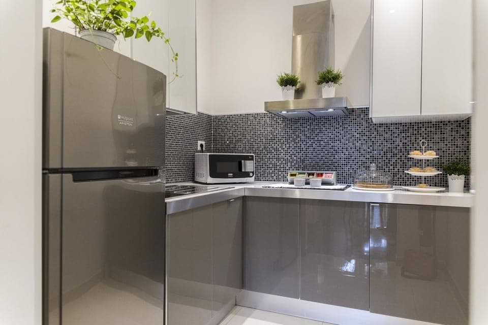 Microwave, coffee/tea maker, electric kettle