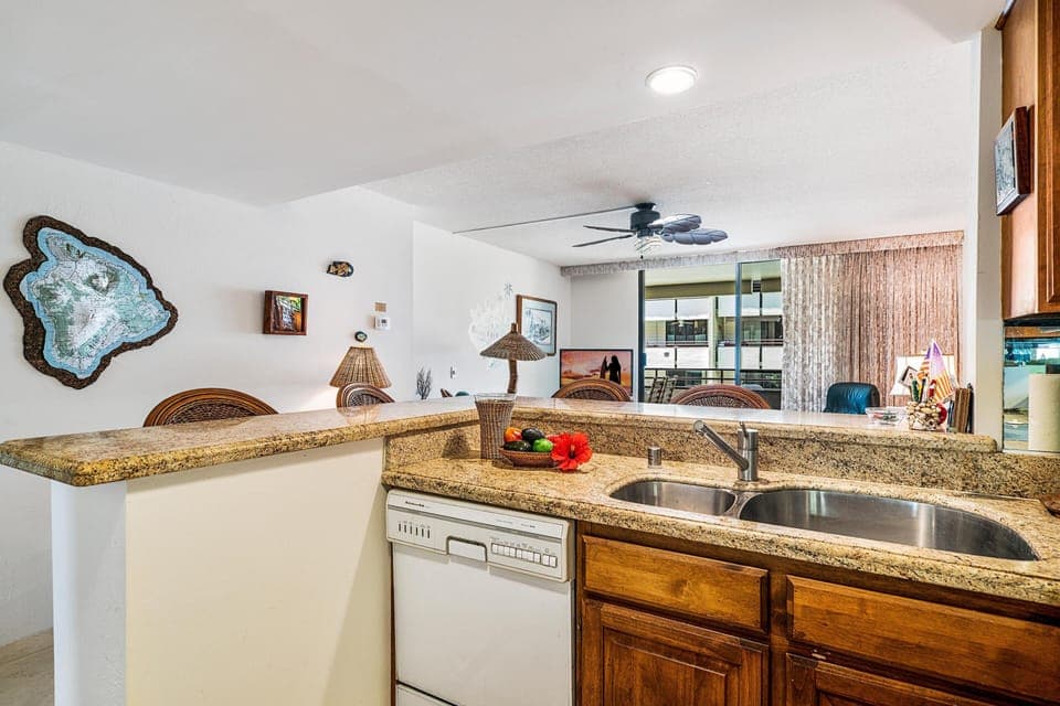 Condo, 1 Queen Bed (White Sands Village#118) | Private kitchen | Dishwasher, paper towels