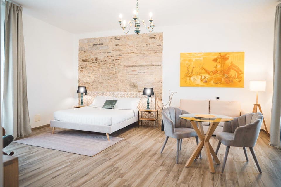 Superior Room | Minibar, in-room safe, desk, blackout drapes