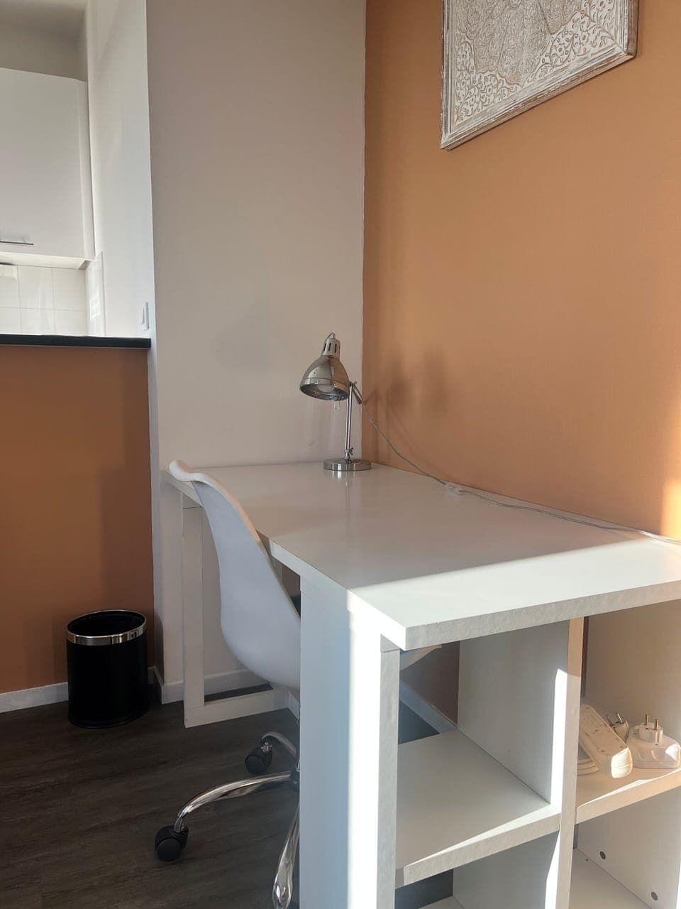 Studio | Living area | 82-cm flat-screen TV with digital channels