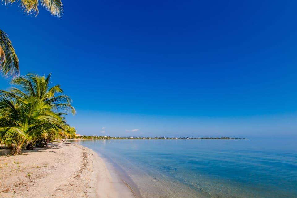 2 minutes walk to the beach 