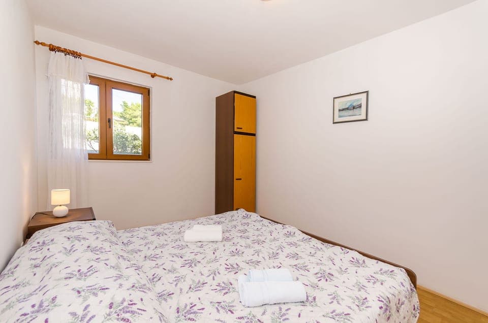 Apartment (A1) | Iron/ironing board, free WiFi, bed sheets
