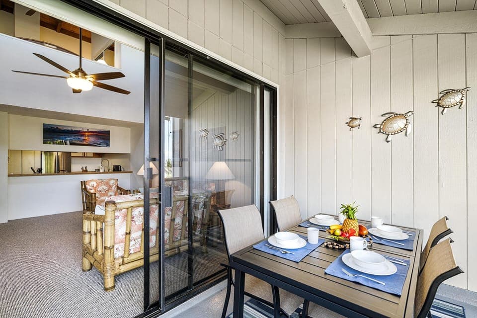 Lanai has dining table for 4 to 6