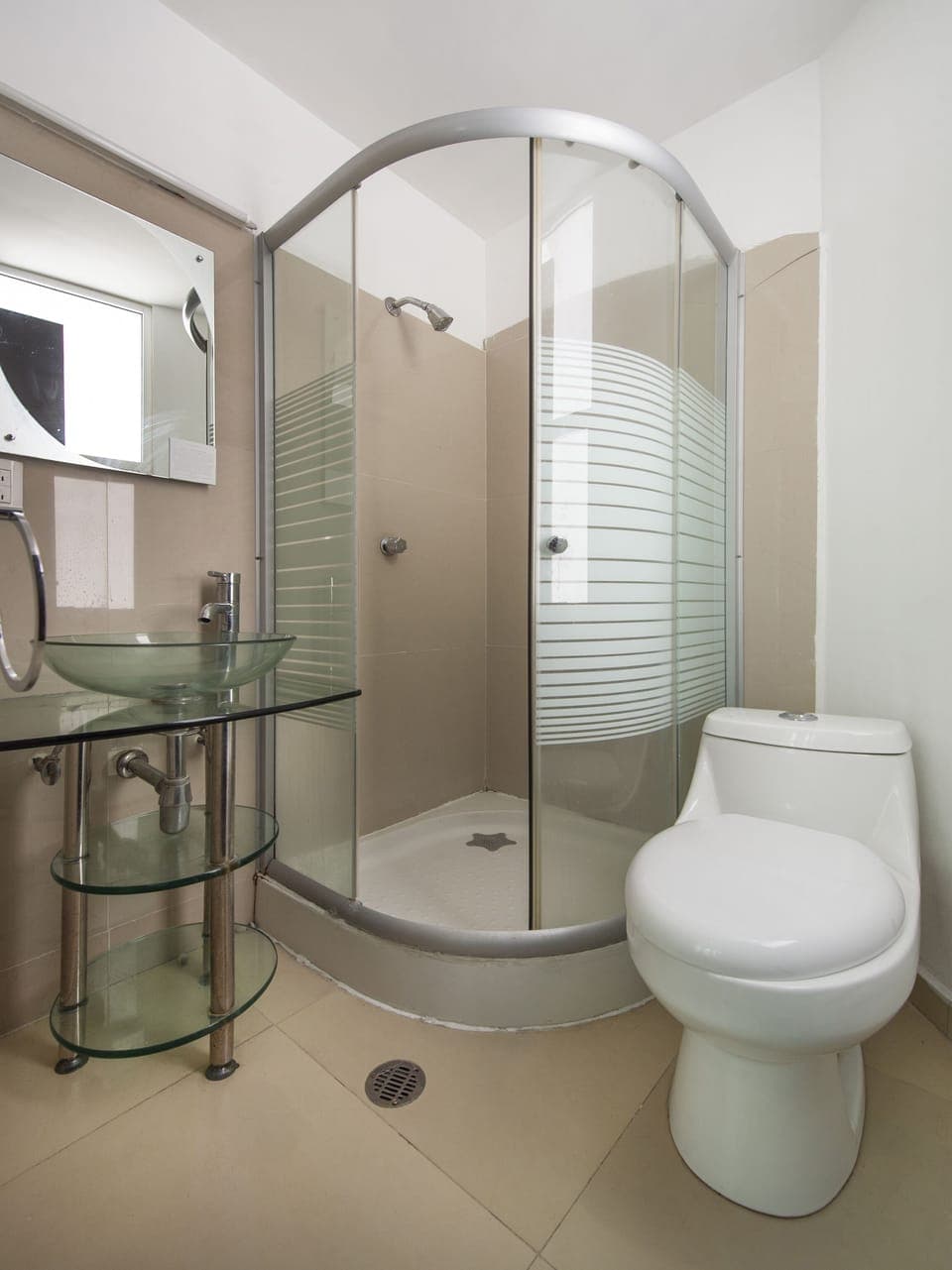 Fortaleza | Bathroom | Shower, free toiletries, hair dryer, towels