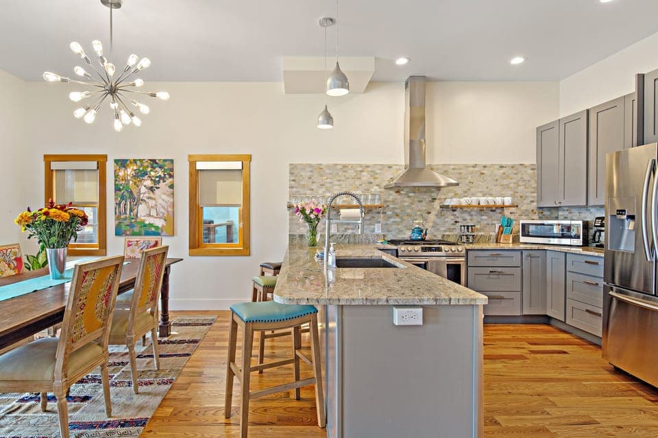 32 Upstream Bachelorette Oasis Second floor (1)