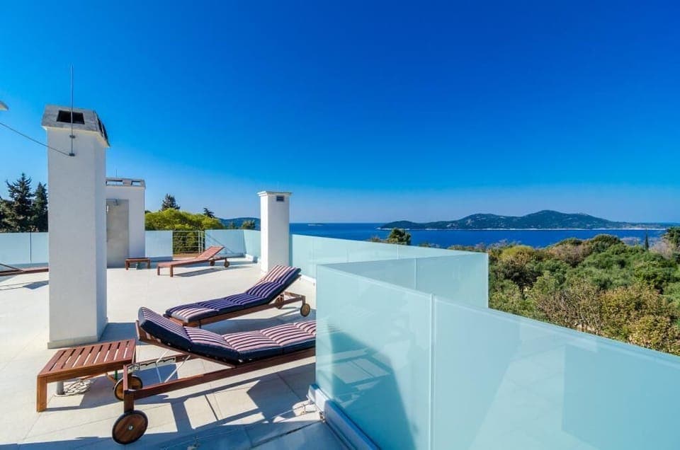 Apartment (2 bed apt,balcony,sea view) | Exterior