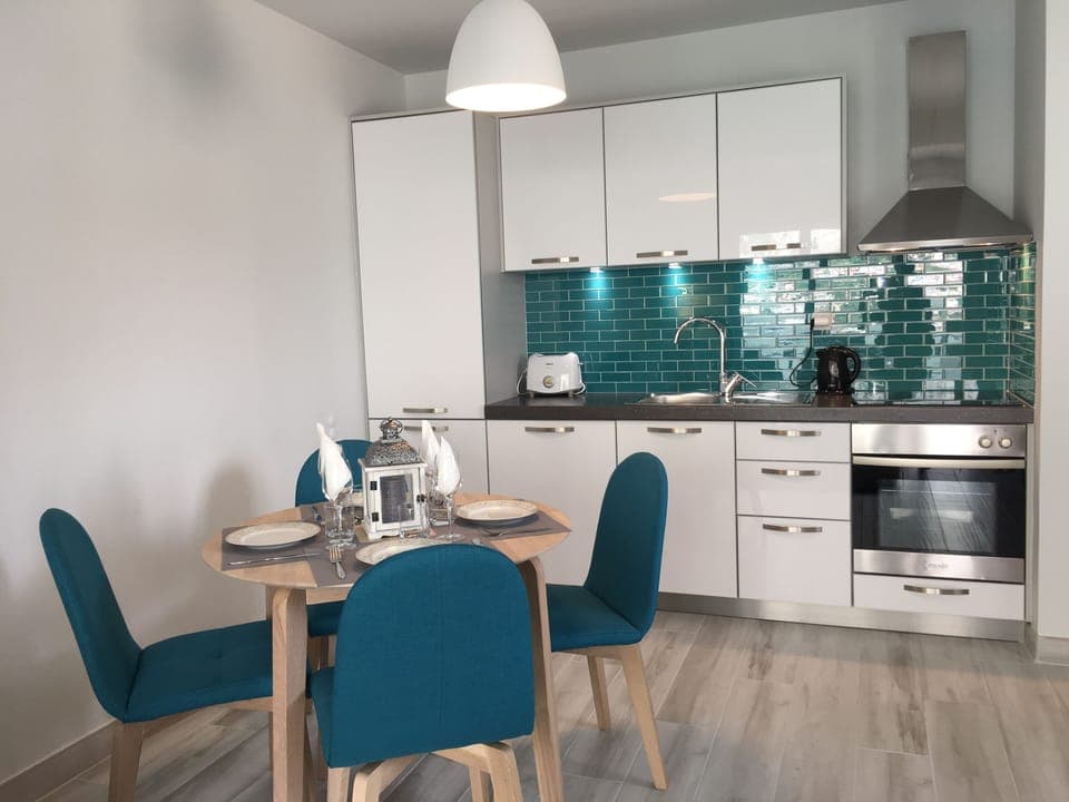 Brand new kitchen and dining area. 