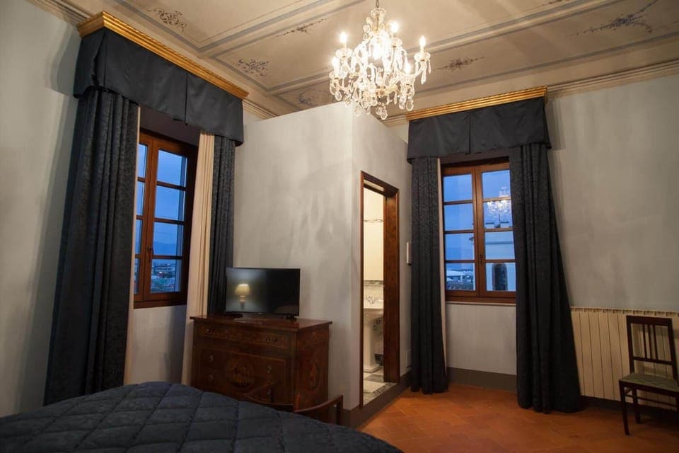 Minibar, soundproofing, free WiFi