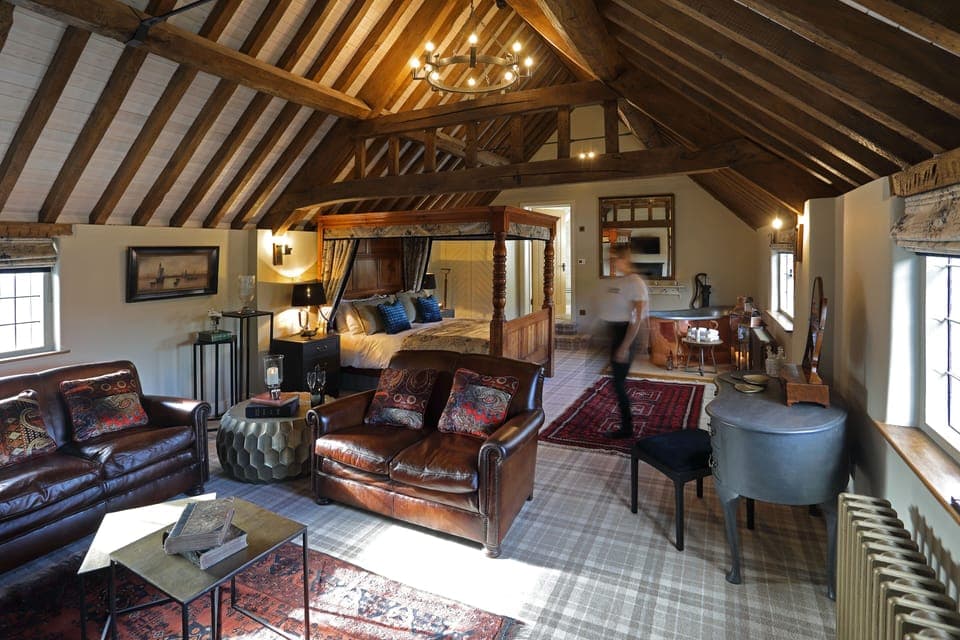 Suite ( Blenheim) | Living area | Flat-screen TV