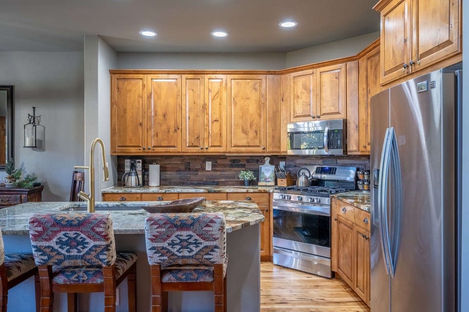 Seating for three at the breakfast bar